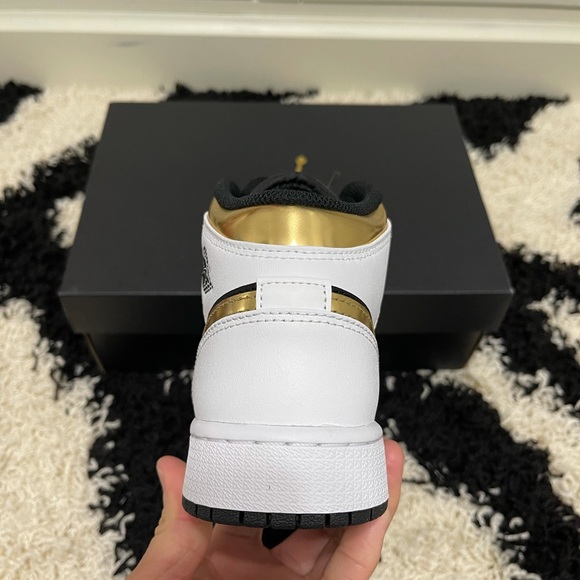 NWT Air Jordan 1 Mid GS In White/multi-color-black - Picture 6 of 11